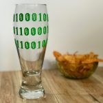 TheInspiredHome.org // Make some custom pint glasses for the geeky dad on your list this Father's Day. This binary dad beer glass made with Cricut vinyl is s